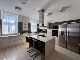 Exklusiv genießen, großzügig wohnen – vielseitiges Familiendomizil mit Gartenterrasse, 649000 €, Immobilien-Häuser in 2020 Hollabrunn Exklusiv genießen, großzügig wohnen – vielseitiges Familiendomizil mit Gartenterrasse, 649000 €, Immobilien-Häuser in 2020 Hollabrunn