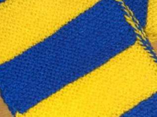 blau/gelb gestreifter Schal, 29 €, Kleidung & Schmuck-Accessoires, Uhren, Schmuck in 1100 Favoriten blau/gelb gestreifter Schal, 29 €, Kleidung & Schmuck-Accessoires, Uhren, Schmuck in 1100 Favoriten