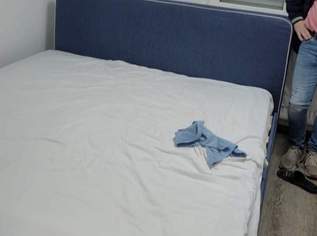 Schönes Bett mit Matratze zu verkaufen 180 Euro., 180 €, Haus, Bau, Garten-Möbel & Sanitär in 1100 Favoriten