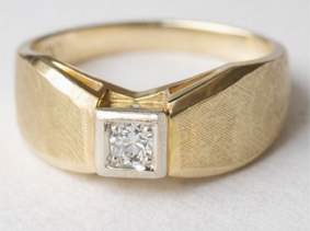 Siegelring mit einem Brillanten 0,15 ct. W/SI in 585er-Gelbgold , 1400 €, Kleidung & Schmuck-Accessoires, Uhren, Schmuck in Deutschland