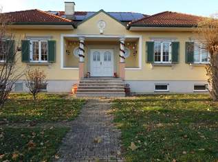 Repräsentatives Einfamilienhaus mit großen Garten, Naturpool, Wellnessbereich & autarker Energieversorgung, 595000 €, Immobilien-Häuser in 7444 Unterloisdorf