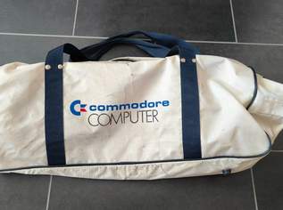 Rarität Original Commodore VC20 Produkttasche mit Einlegeboden, 45 €, Marktplatz-Antiquitäten, Sammlerobjekte & Kunst in 1220 Donaustadt Rarität Original Commodore VC20 Produkttasche mit Einlegeboden, 45 €, Marktplatz-Antiquitäten, Sammlerobjekte & Kunst in 1220 Donaustadt