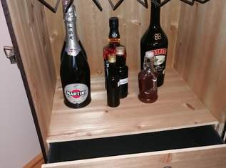 Bar Schrankkoffer auf Rollen Bar Schrankkoffer auf Rollen