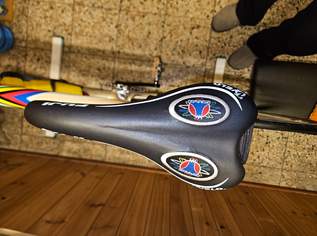 Rennrad aus carbon samt trener yWalze