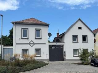 Traumhaftes Mehrfamilienhaus-Ensemble: 3 Wohneinheiten, XL-Garten, 2 Garagen!, 655000 €, Immobilien-Häuser in 2620 Gemeinde Neunkirchen