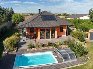 Neuwertiges Luxusrefugium im Weinviertel – Top gepflegter Bungalow mit Pool und Doppelgarage, 590000 €, Immobilien-Häuser in 2062 Großkadolz Neuwertiges Luxusrefugium im Weinviertel – Top gepflegter Bungalow mit Pool und Doppelgarage, 590000 €, Immobilien-Häuser in 2062 Großkadolz