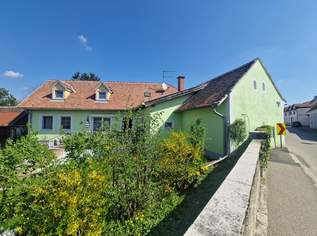 RARITÄT IN HOLLABRUNN: CHARMANTES, SANIERUNGSBEDÜRTIGES LANDHAUS MIT BAULANDRESERVE IN SEHR GUTER WOHNLAGE MIT HERRLICHEM GARTEN SAMT ALTBAUMBESTAND, 349000 €, Immobilien-Häuser in 2020 Hollabrunn