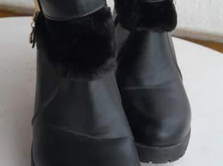 Neuwertige gefütterte Winterstiefel in Größe 40