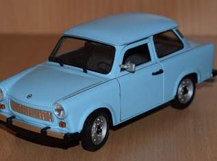 Automodell Trabant 601 blau Maßstab 1:24