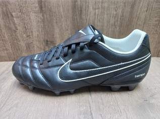 Fussball-Schuhe Nike komplett neu