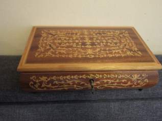 Vintage Intarsien Schmuck Schatulle mit Schlüssel, 35 €, Haus, Bau, Garten-Geschirr & Deko in 1100 Favoriten