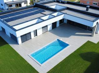 Exklusiver Wohntraum – Neubau-Bungalow mit Pool & Doppelgarage - Erstbezug, 998000 €, Immobilien-Häuser in 4755 Dorf