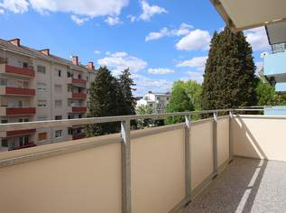 Sanierungsbedürftige 2-Zimmer-Wohnung mit Balkon, 125000 €, Immobilien-Wohnungen in 8045 