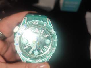 Pay Swatch MedusaE Scubaquq, 110 €, Kleidung & Schmuck-Accessoires, Uhren, Schmuck in 5110 Oberndorf bei Salzburg