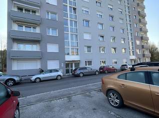Generalsanierte Wohnung: Ein besonderes Schätzchen durch die Balkontür in den allgemeinen Innenhof! 2-Raum-Wohnung mit Parkplatz!, 710.81 €, Immobilien-Wohnungen in Oberösterreich