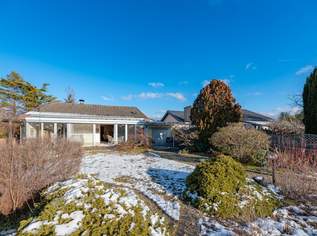 Doppelte Parzelle in Ruhelage: Gepflegter Bungalow mit Wintergarten und Doppelgarage auf einer Doppelparzelle, 469000 €, Immobilien-Häuser in 2492 Eggendorf