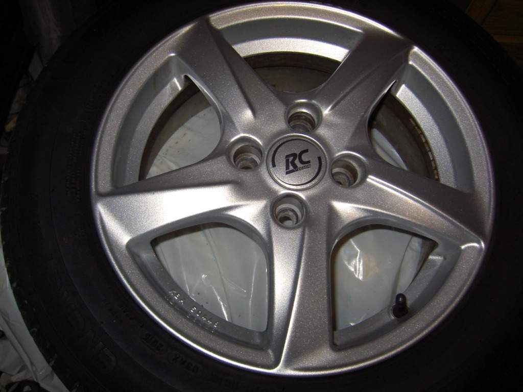 Mazda 2 Originalfelgen Aluminium 4 Stück plus Michelin Bereifung Mazda 2 Originalfelgen Aluminium 4 Stück plus Michelin Bereifung
