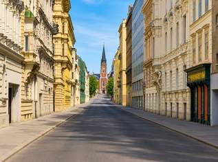Elegante Wiener Altbauwohnung mit Balkon & privatem Liftzugang, 949000 €, Immobilien-Wohnungen in 1040 Wieden