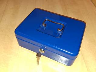 Geldkassette Stahlgehäuse Blau (25 x 18 x 9), 18 €, Kleidung & Schmuck-Taschen & Koffer in 2351 Gemeinde Wiener Neudorf Geldkassette Stahlgehäuse Blau (25 x 18 x 9), 18 €, Kleidung & Schmuck-Taschen & Koffer in 2351 Gemeinde Wiener Neudorf