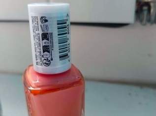 Essie original Nagellacke neu, Orange, lila, gelb und hellblau Essie original Nagellacke neu, Orange, lila, gelb und hellblau