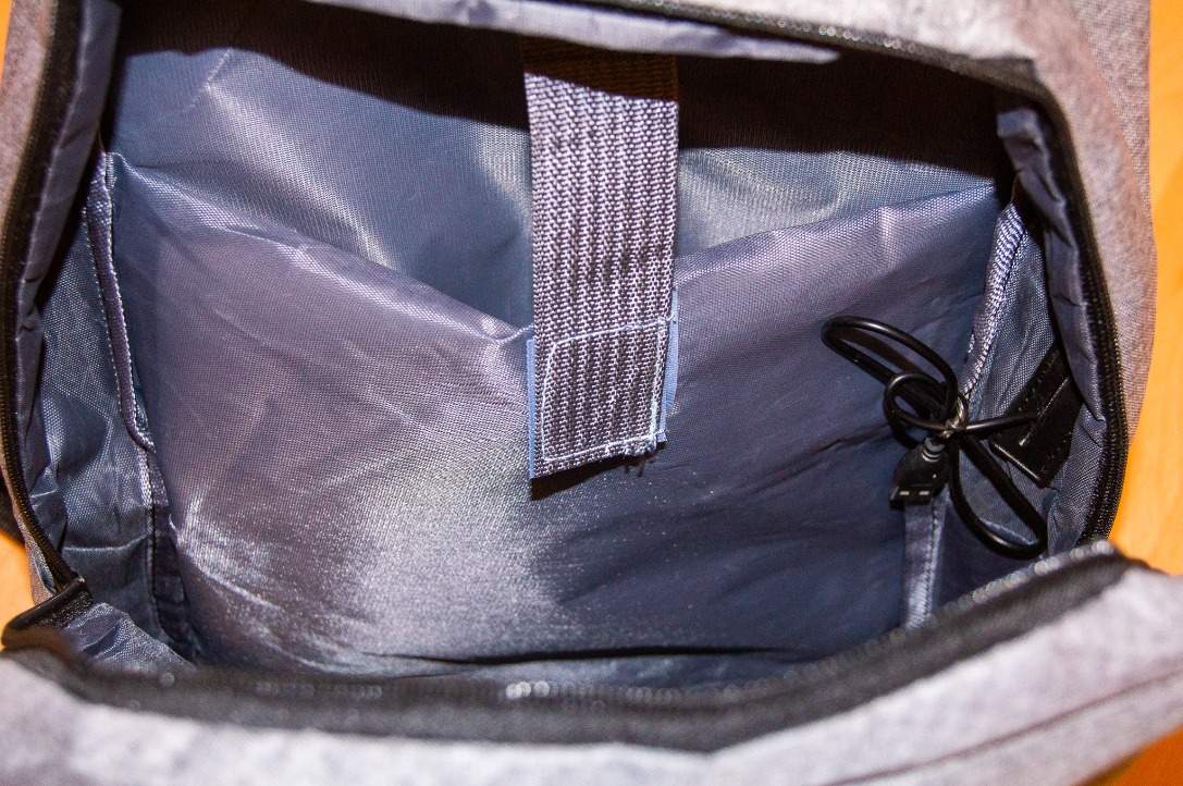 Neuer Rucksack 15 Liter für bspw. Notebooks | inkl. USB Ladeanschluss Neuer Rucksack 15 Liter für bspw. Notebooks | inkl. USB Ladeanschluss