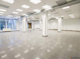 Zentrumslage | 320m² Geschäftslokal mit großen Auslagen | Kundenparkplätze vis à vis, 2687.26 €, Immobilien-Gewerbeobjekte in 2000 Gemeinde Stockerau