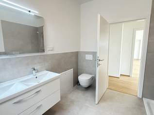 „Licht. Ruhe. Mauer. – Exklusive Dachgeschosswohnung mit uneinsichtiger Terrasse“ | ZELLMANN IMMOBILIEN, 2500 €, Immobilien-Wohnungen in 1230 Liesing