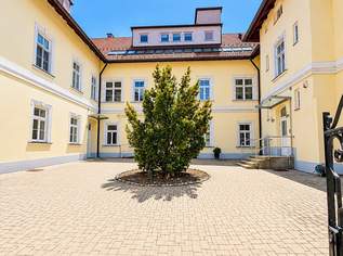 Charmante Dachgeschoßwohnung mit Sonnenterrasse und historischem Flair | ZELLMANN IMMOBILIEN, 339000 €, Immobilien-Wohnungen in 3400 Gemeinde Klosterneuburg