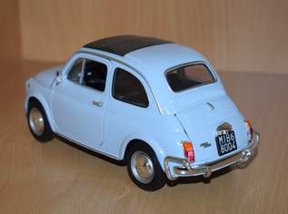 Welly Modellauto Fiat 500L blau Maßstab 1:18 Welly Modellauto Fiat 500L blau Maßstab 1:18