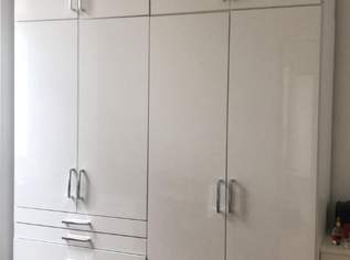 Kleiderschrank / Kasten / geräumig und in Top Zustand, 400 €, Haus, Bau, Garten-Möbel & Sanitär in 1070 Neubau