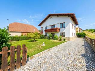 Gepflegtes Einfamilienhaus mit Garten, Balkon, 2 Garagen & vielseitigem Keller in Pulkau, 239000 €, Immobilien-Häuser in 3741 Pulkau