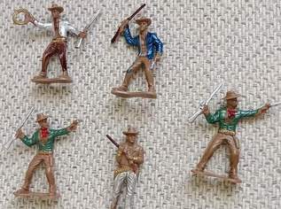 5 Teiliges kleine Kunststoff Figuren, Cowboys, ca 7cm, alle ZUSAMMEN FIXPREIS 10€ / NUR SELBSTABHOLUNG,23 Bez. KEIN Versand ! ! ! ! !, 10 €, Kindersachen-Spielzeug in 1230 Liesing 5 Teiliges kleine Kunststoff Figuren, Cowboys, ca 7cm, alle ZUSAMMEN FIXPREIS 10€ / NUR SELBSTABHOLUNG,23 Bez. KEIN Versand ! ! ! ! !, 10 €, Kindersachen-Spielzeug in 1230 Liesing