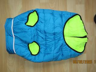 Gefüterte warme Hunde Mantel wasser und Schee abstoßend. 