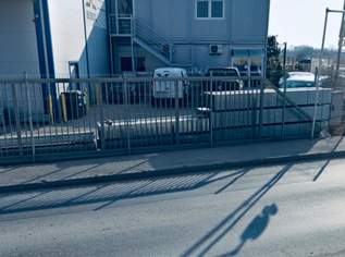 Halle mit Büro Halle mit Büro