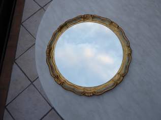Wunderschöner Spiegel  - Bemalung sehr aufwändig in spezieller Technik  - aus Italien -  Durchmesser 39 cm  NEUWERTIG, 25 €, Marktplatz-Antiquitäten, Sammlerobjekte & Kunst in 5026 Aigen