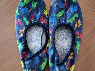 Gymnastikschuhe Dinosaurier Gr. 32, 2 €, Kindersachen-Kindermode in 2214 Gemeinde Auersthal