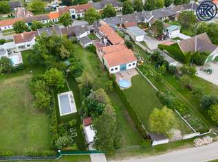 Charmantes Bauernhaus mit großem Grundstück, langgezogenem Hof, 2 Wohnungen und einem Swimmingpool, 560000 €, Immobilien-Häuser in 2301 Gemeinde Groß-Enzersdorf