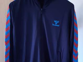 Stylishe Jacke Sweatjacke Trainingsjacke Hummel dunkelblau Größe M NEU + Etiketten + Originalverpackung Stylishe Jacke Sweatjacke Trainingsjacke Hummel dunkelblau Größe M NEU + Etiketten + Originalverpackung