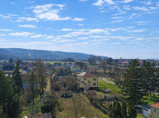 "Am Fuße des Bisambergs: großes Grundstück mit Bungalow und XXL-Garage", 499000 €, Immobilien-Häuser in 2102 Klein-Engersdorf