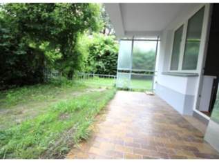 Helle 2-Zimmer Wohnung mit Loggia und kleinem Garten in traumhafter Grünruhelage nahe der American Internation School Helle 2-Zimmer Wohnung mit Loggia und kleinem Garten in traumhafter Grünruhelage nahe der American Internation School