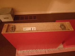 Rotes Ikea Wandregal