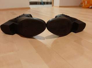 Schwarze Stiefeletten Schwarze Stiefeletten