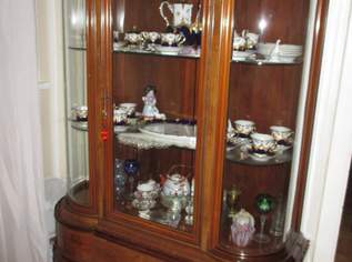 Antike Vitriene m 1900, 1250 €, Marktplatz-Antiquitäten, Sammlerobjekte & Kunst in 2264 Gemeinde Jedenspeigen Antike Vitriene m 1900, 1250 €, Marktplatz-Antiquitäten, Sammlerobjekte & Kunst in 2264 Gemeinde Jedenspeigen