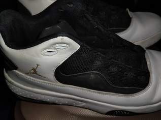 NIKE AIR JORDAN MAX AURA 2 OREO GOLD Gr. 41 neuwertig