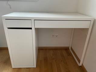 Schreibtisch , 40 €, Haus, Bau, Garten-Möbel & Sanitär in 4615 Holzhausen