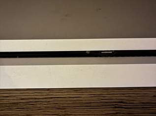 PlayStation 4 mit Kontroller PlayStation 4 mit Kontroller