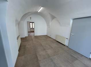 Repräsentatives Geschäftslokal am Hauptplatz von Laa an der Thaya – hell, großzügig & vielseitig nutzbar, 1151.11 €, Immobilien-Gewerbeobjekte in 2136 Gemeinde Laa an der Thaya Repräsentatives Geschäftslokal am Hauptplatz von Laa an der Thaya – hell, großzügig & vielseitig nutzbar, 1151.11 €, Immobilien-Gewerbeobjekte in 2136 Gemeinde Laa an der Thaya