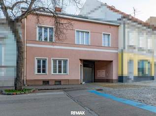 Stadthaus direkt am Hollabrunner Hauptplatz mit 2 Garagen - ideal zum Wohnen & für gewerbliche Nutzungen!, 359000 €, Immobilien-Häuser in 2020 Hollabrunn