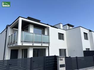 Modernes Reihenhaus in Ruhelage. Terrassen, Garten, Balkon. Perfekte Raumaufteilung. Große Dachterrasse und 2 Parkplätze., 599000 €, Immobilien-Häuser in 2540 Bad Vöslau
