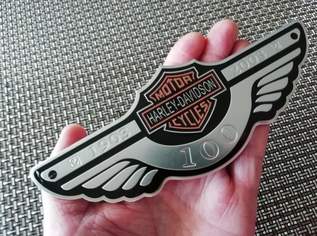 Aufkleber 3D Aluminium Harley Davidson 100 Jahre 17,6 x 6,5 cm, 19 €, Auto & Fahrrad-Fahrzeugteile & Zubehör in 6780 Marktgemeinde Schruns